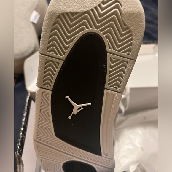 Men’s size 11 Jordan 4’s Retro Military Black in color. NWT. Never worn. - Picture 8 of 13